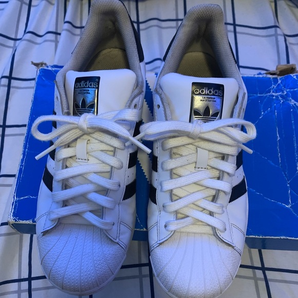 White adidas low tops - Picture 3 of 5